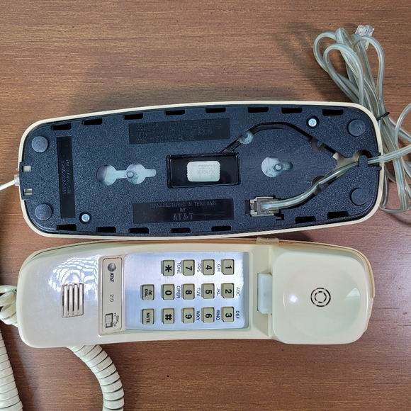 AT&T Trimline 210 VTG Phone Yellow Touch Tone Pulse Push Button Wall Works! - Picture 10 of 11
